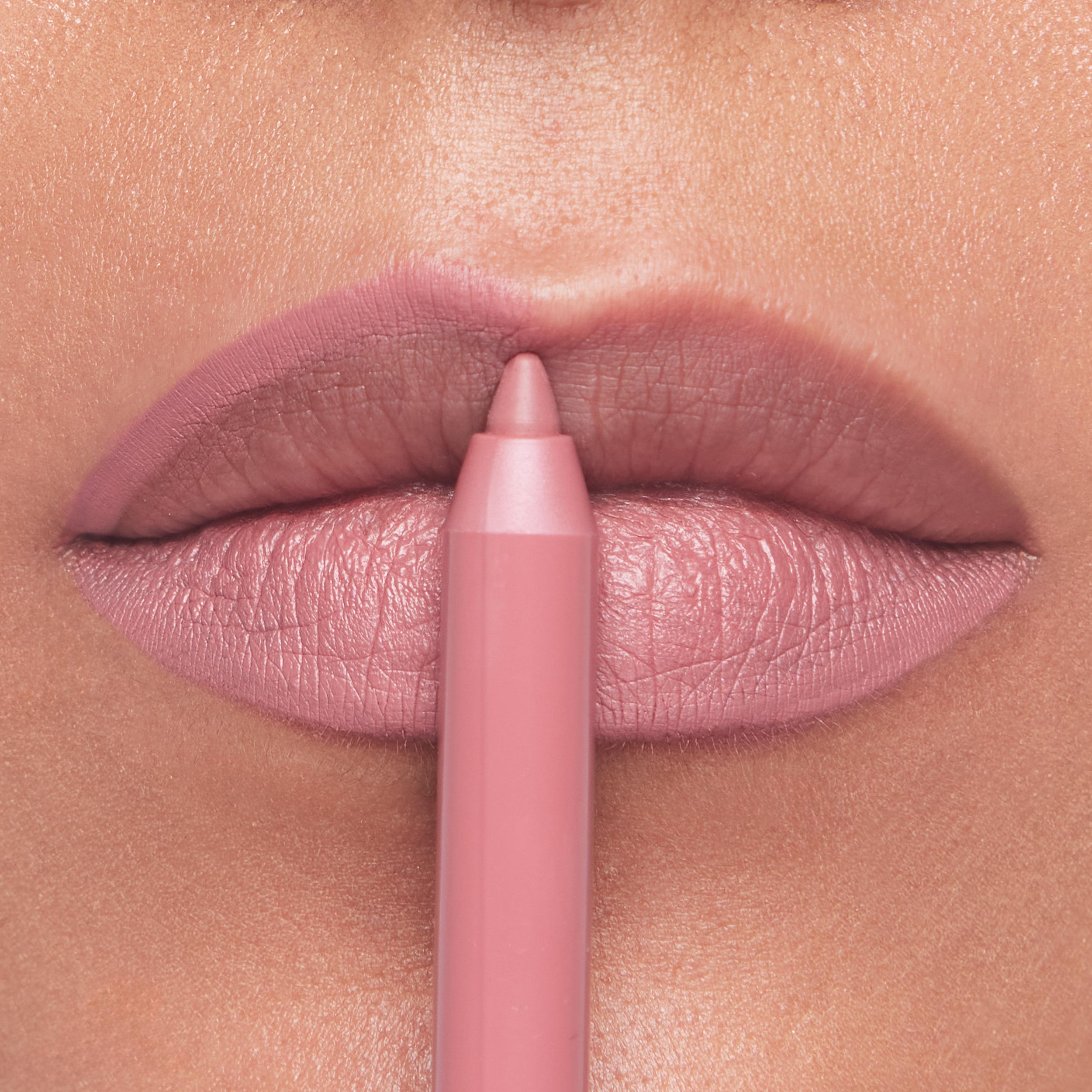 MAXIMIZING PRECISION LIP LINER