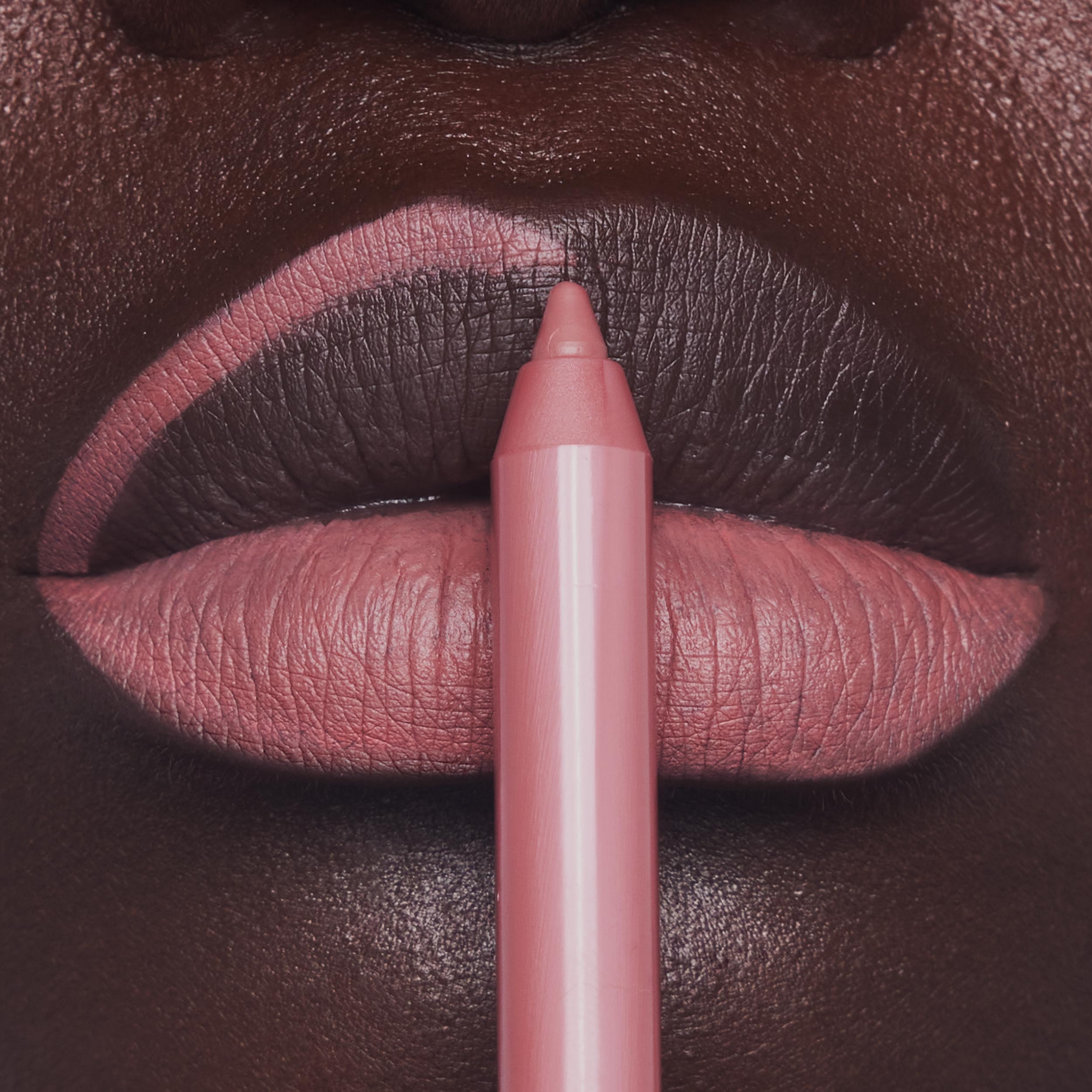 MAXIMIZING PRECISION LIP LINER